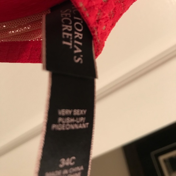 COPY - Sexy red Victoria Secret bra - Picture 3 of 3